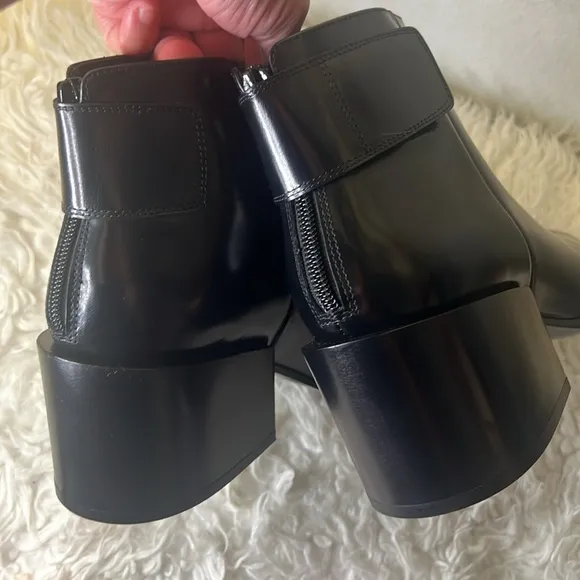 RARE VINCE Laird leather ankle boots size 8
