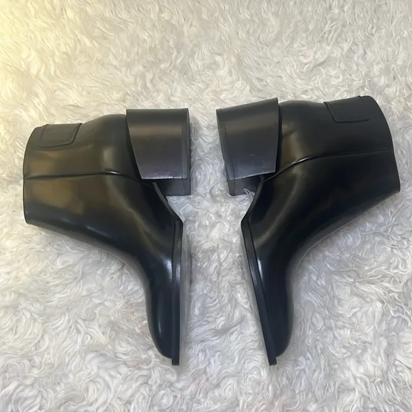 RARE VINCE Laird leather ankle boots size 8