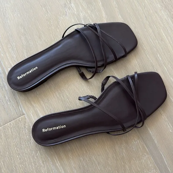 Reformation Wagner Strappy Flat Sandal In Espresso