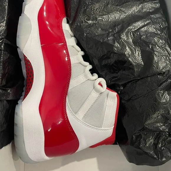 Retro Jordan 11 cherry
