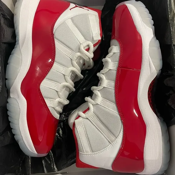 Retro Jordan 11 cherry