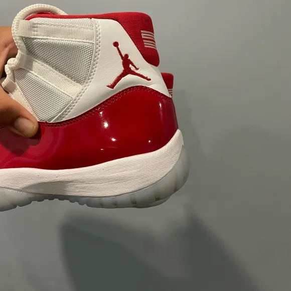 Retro Jordan 11 cherry