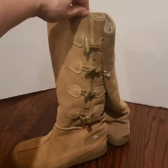 Rocket dog toggle suede boots tan 6 cy