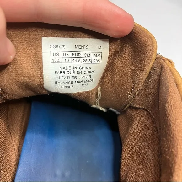 Rockport tan leather chukka boots size 10.5