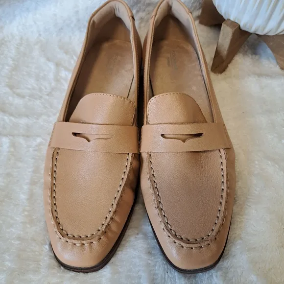 Rockport Trutech Susana Penny Loafer Flat Tan Leather Women's Size 9 NEW