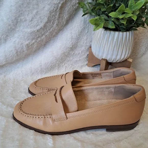 Rockport Trutech Susana Penny Loafer Flat Tan Leather Women's Size 9 NEW