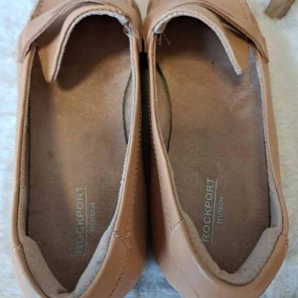 Rockport Trutech Susana Penny Loafer Flat Tan Leather Women's Size 9 NEW