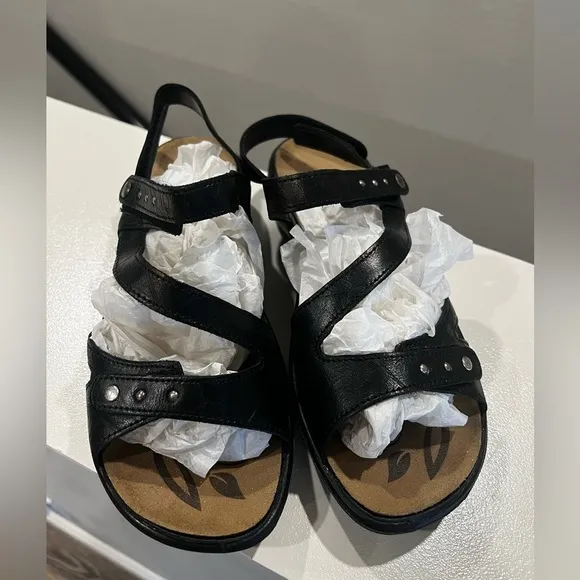 ROMIKA IBIZA - NEW - US 7.5/8 - (Euro 38)