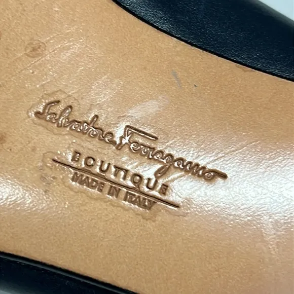 Salvatore Ferragamo Boutique Navy Blue Loafers Women’s Size 8C Made in Italy