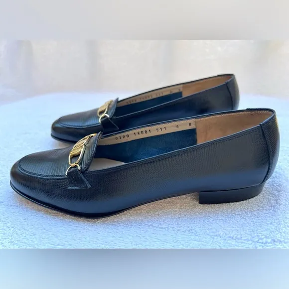 Salvatore Ferragamo Lizard Chain-Link Accents Women's Loafer - Black - 6