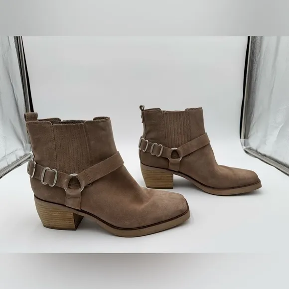 Sam Edelman Bellamie Stacked Heel Squared Toe Pull on Ankle Boots in Deep Taupe