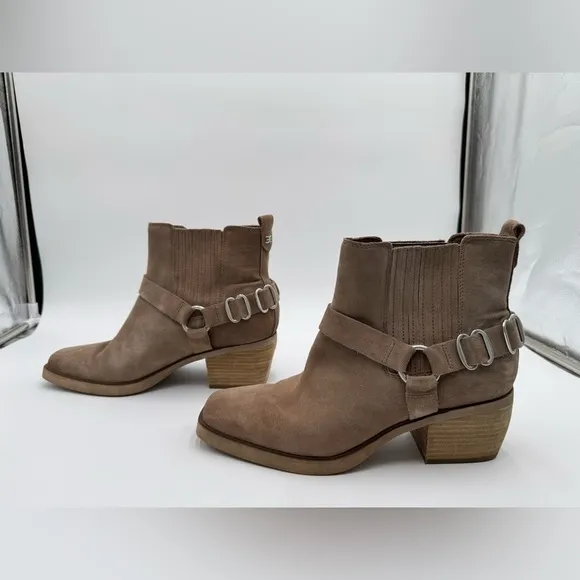Sam Edelman Bellamie Stacked Heel Squared Toe Pull on Ankle Boots in Deep Taupe