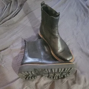 Sam Edelman Black Leather Chunky Chelsea Slip On Ankle Boots
