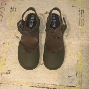 SANDGRENS Women’s Saragasso classic clog sandalOlive Green Size 37 6/6.5. NEW