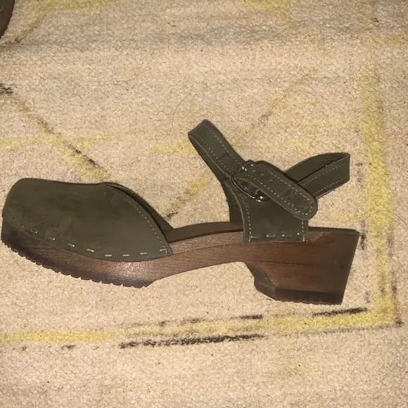 SANDGRENS Women’s Saragasso classic clog sandalOlive Green Size 37 6/6.5. NEW