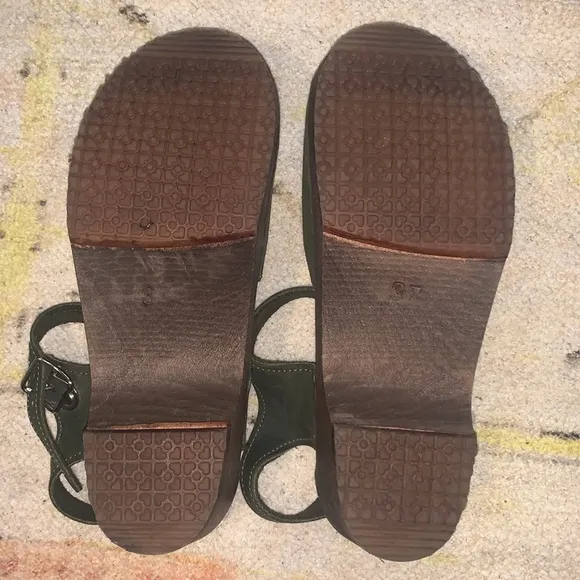 SANDGRENS Women’s Saragasso classic clog sandalOlive Green Size 37 6/6.5. NEW