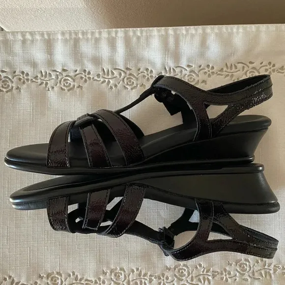 SAS AURORA Black Leather T Strap Sandals Size 8.5 Narrow