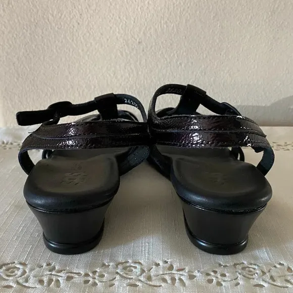 SAS AURORA Black Leather T Strap Sandals Size 8.5 Narrow