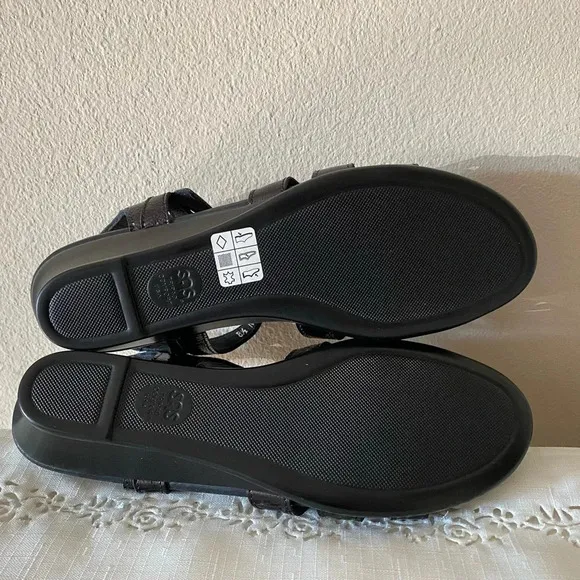SAS AURORA Black Leather T Strap Sandals Size 8.5 Narrow