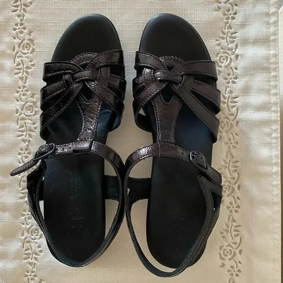 SAS AURORA Black Leather T Strap Sandals Size 8.5 Narrow