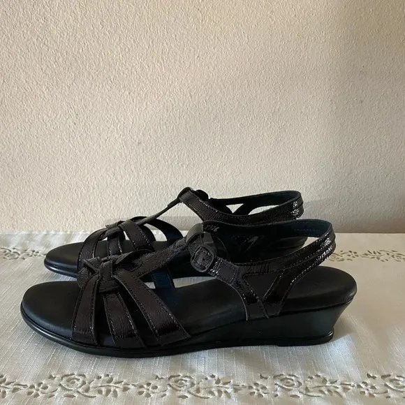 SAS AURORA Black Leather T Strap Sandals Size 8.5 Narrow