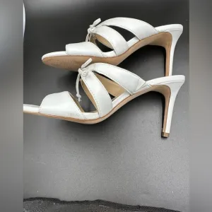 Sexy summer white Ann Taylor sandals- bow detail size 7M EUC genuine leather