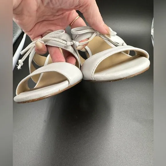 Sexy summer white Ann Taylor sandals- bow detail size 7M EUC genuine leather