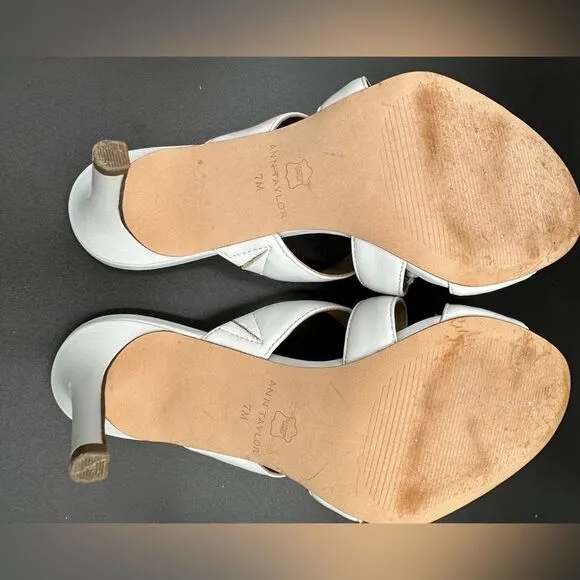 Sexy summer white Ann Taylor sandals- bow detail size 7M EUC genuine leather