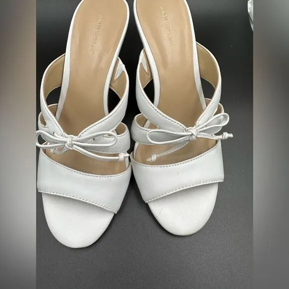 Sexy summer white Ann Taylor sandals- bow detail size 7M EUC genuine leather