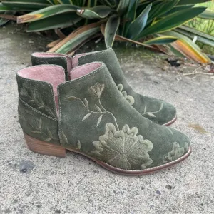 Seychelles Lantern Green Suede Embroidered Ankle Boots Women’s 7