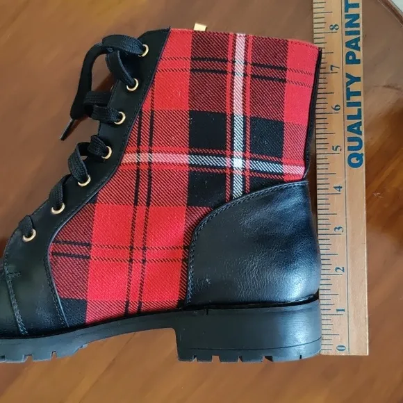 Shoe Dazzle Combat Boots feature a red and black Faux-leather Women's Size 9.