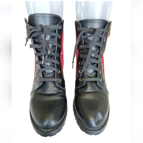 Shoe Dazzle Combat Boots feature a red and black Faux-leather Women's Size 9.