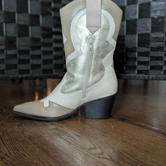 ShuShop Silver Cream Heels Boots Western Cowboy NEW in Box ZIZI gold