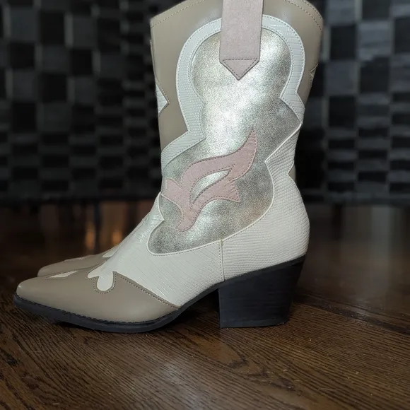 ShuShop Silver Cream Heels Boots Western Cowboy NEW in Box ZIZI gold