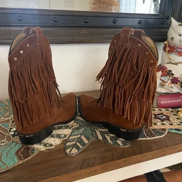 Shyanne leather suede fringe boots size 03