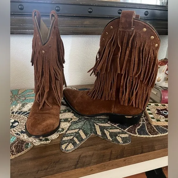 Shyanne leather suede fringe boots size 03