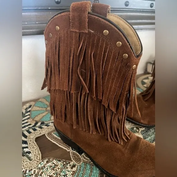 Shyanne leather suede fringe boots size 03