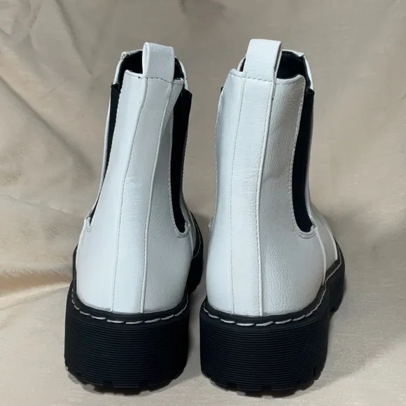 Sincerely Jules Platform Hippie White Leather Slip on Boots Size 7.5-New