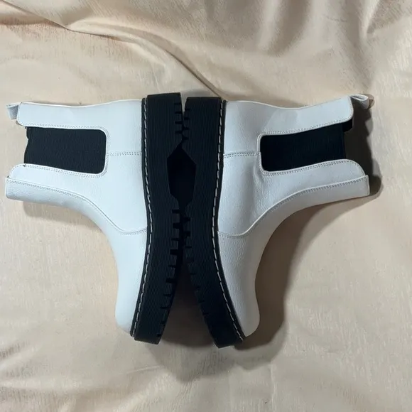 Sincerely Jules Platform Hippie White Leather Slip on Boots Size 7.5-New