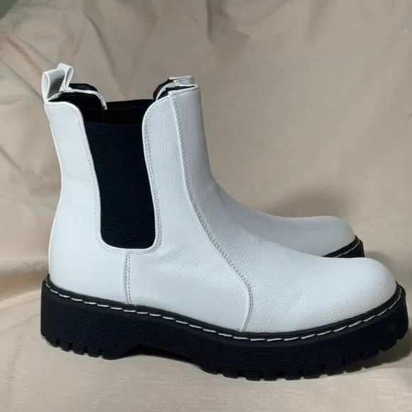 Sincerely Jules Platform Hippie White Leather Slip on Boots Size 7.5-New
