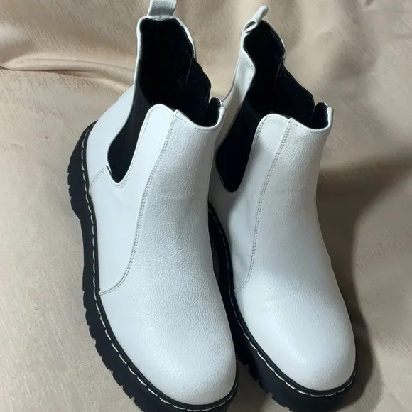 Sincerely Jules Platform Hippie White Leather Slip on Boots Size 7.5-New