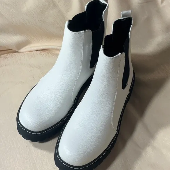 Sincerely Jules Platform Hippie White Leather Slip on Boots Size 7.5-New
