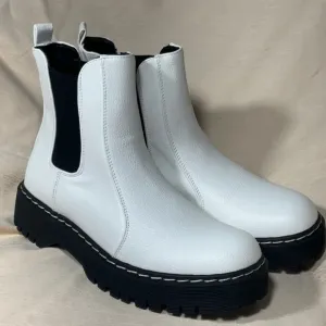 Sincerely Jules Platform Hippie White Leather Slip on Boots Size 7.5-New