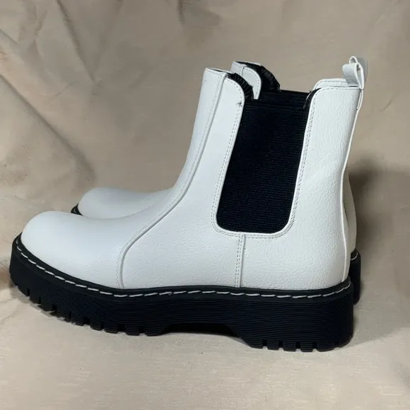 Sincerely Jules Platform Hippie White Leather Slip on Boots Size 7.5-New