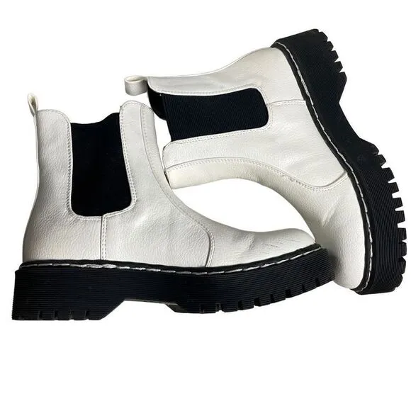 Sincerely Jules White Slip on Hippie Chelsea Boots Size 6