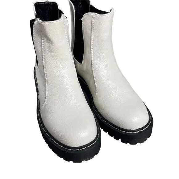 Sincerely Jules White Slip on Hippie Chelsea Boots Size 6