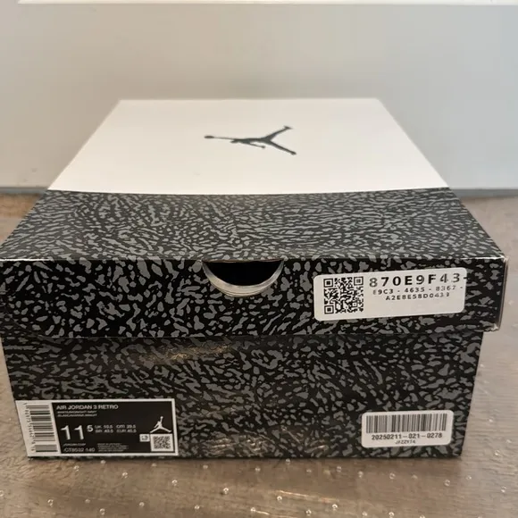 Size 11.5- Air Jordan 3 Retro Midnight Navy sneakers