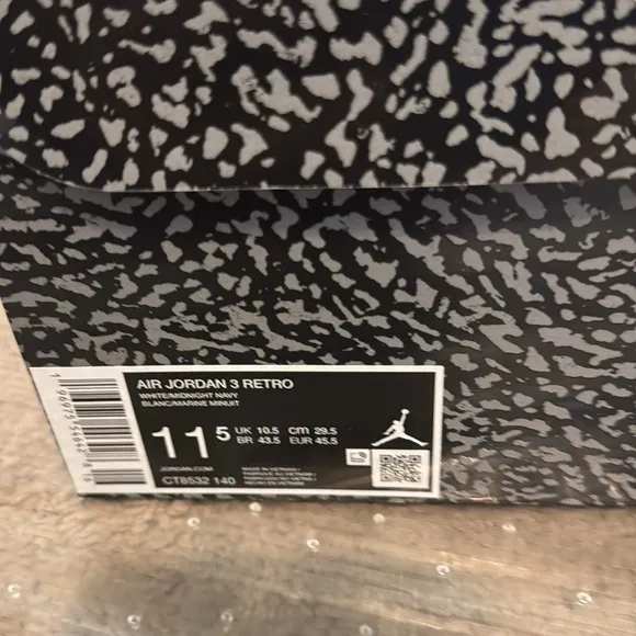 Size 11.5- Air Jordan 3 Retro Midnight Navy sneakers