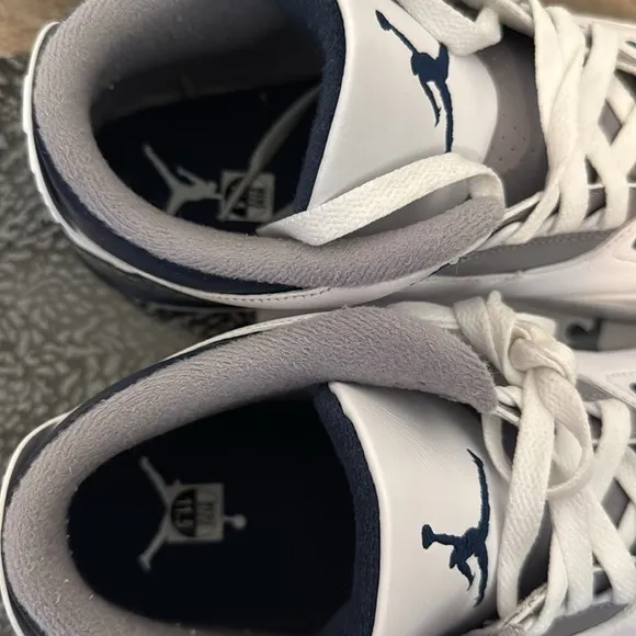 Size 11.5- Air Jordan 3 Retro Midnight Navy sneakers