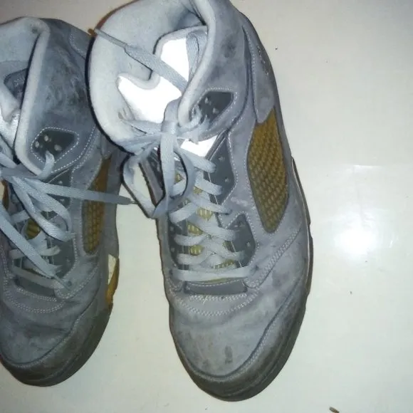 Size 12 -Nike Air  Jordan 5 Retro Wolf Grey 2011